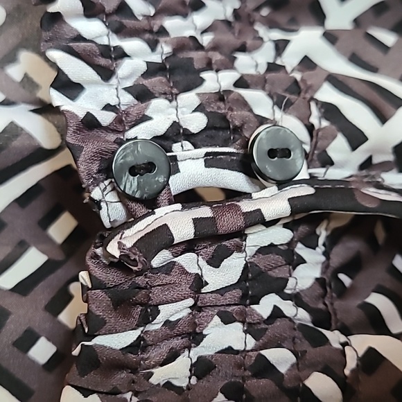 Worthington Scoop Neck - Bottom Side Tie Blouse Size Medium - Picture 4 of 10